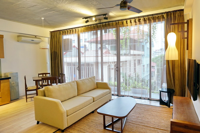 Brand new apartment in Ngoc Khanh street, huge front of glass window, large outdoor balcony