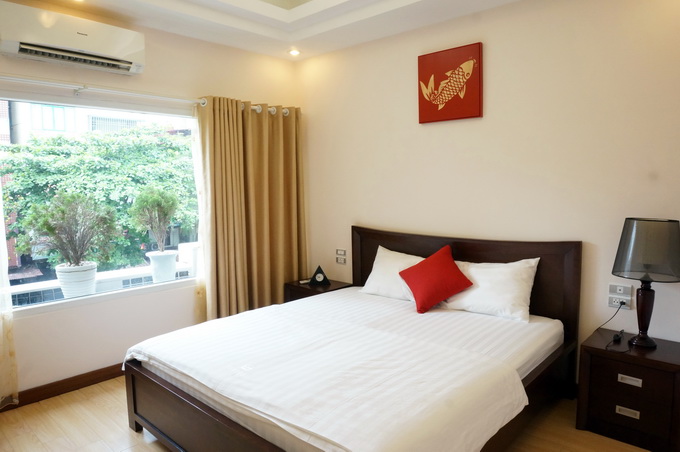 Beautiful one bedroom apartment in Ly Thuong Kiet street, modern bathroom, elevator, fully furnished
