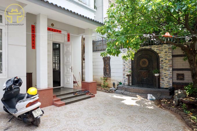 Modern villa has three bedrooms in Ba Dinh district, large terrace, fully furnished, wooden floor
