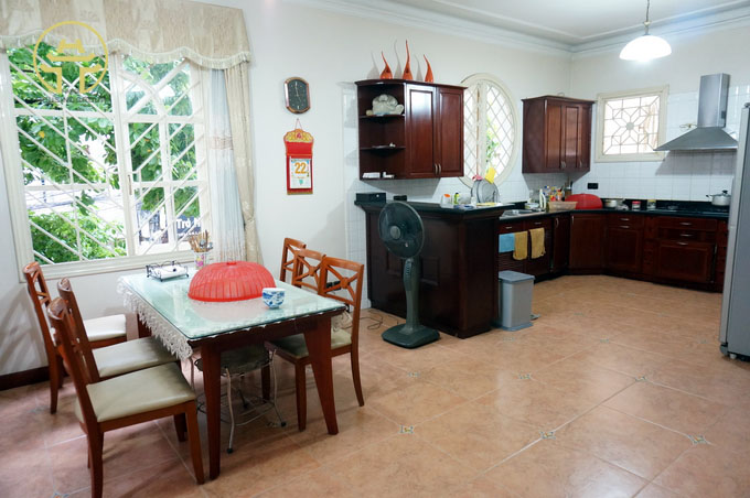 Large garage, Beautiful villa for rent in Ba Dinh district, fully furnished, wooden floor, a lot of natural lights, balconies