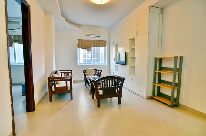 Very nice one bedroom apartment in Au Co street, small outdoor balcony, fully furnished in simple style