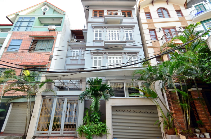 Ha Noi modern villa for rent in Ba Dinh district, balcony, garage, nice garden, fully furnished, luxurious interior