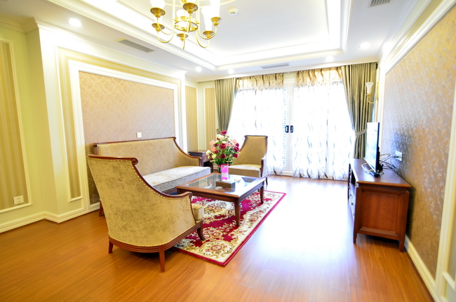 Luxurious two bedrooms apartment in Hai Ba Trung district, ironwood flooring, high ceiling and furnished