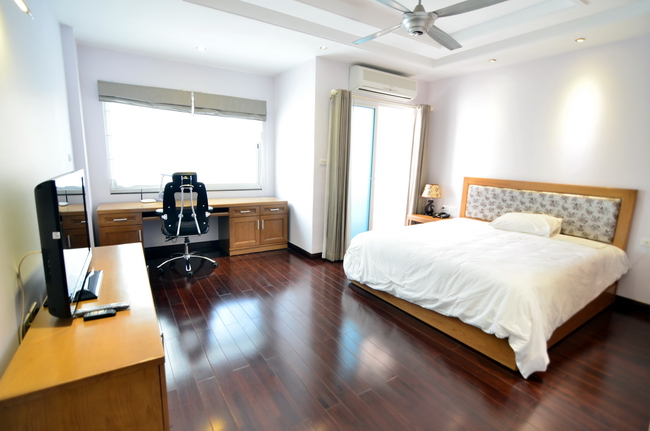 High quality apartment for rent in Hoan Kiem district, two bedrooms, small balcony, convenient location