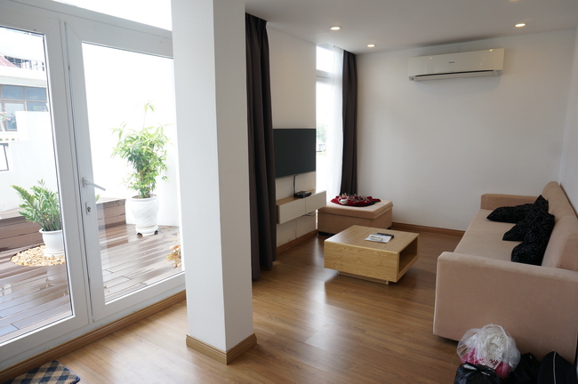 Modern one bedroom serviced apartment on Trieu Viet Vuong street, large balcony, fully furnished, wooden flooring