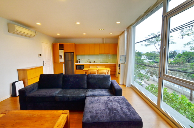 Lake view serviced apartment located on lake bank, spacious balcony, ultra-wide anti-noise glass window