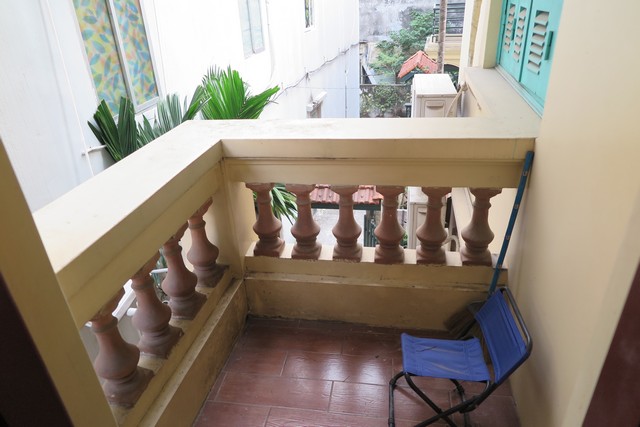Charm French style five bedrooms house on Dao Tan street, big courtyard, many balconies, fully furnished