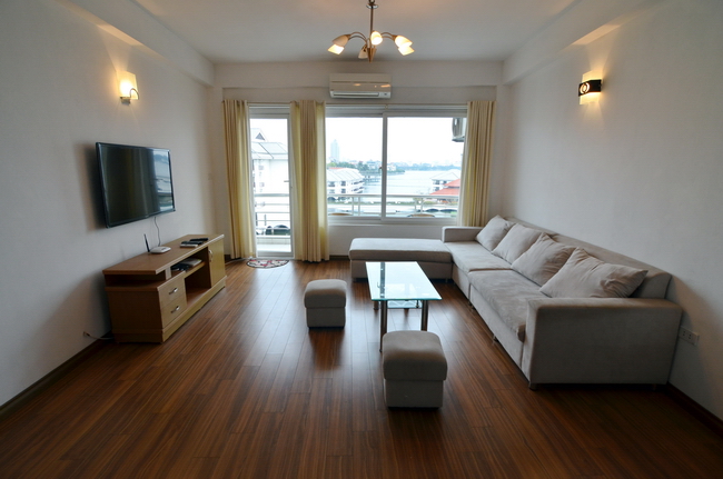 Well furnished, lake view serviced apartment located on lake bank, large balcony facing the lake, fully equipment