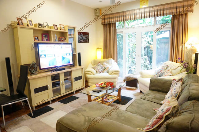 Hanoi House for rent in Hai Ba Trung district: Fully furnished; garden at rear; Modern style; Secure parking