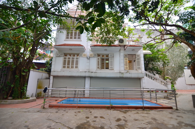 A charm five bedrooms villa available for rent in Tay Ho district