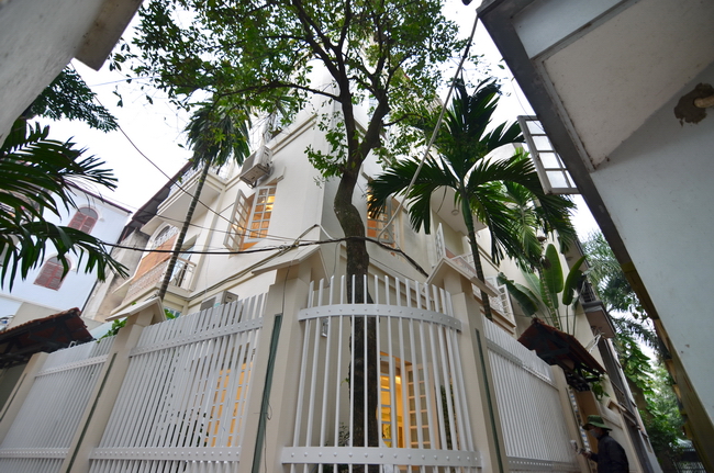 Hanoi – A charming three stories home leasing on Dang Thai Mai street, Close to West lake and Tay Ho Temple