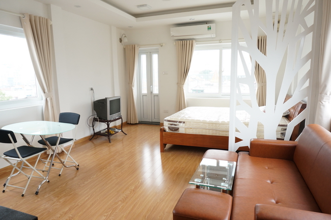 Tay Ho district – Rental a brand new studio located on the high floor of the resident leasing building in Nghi Tam Village