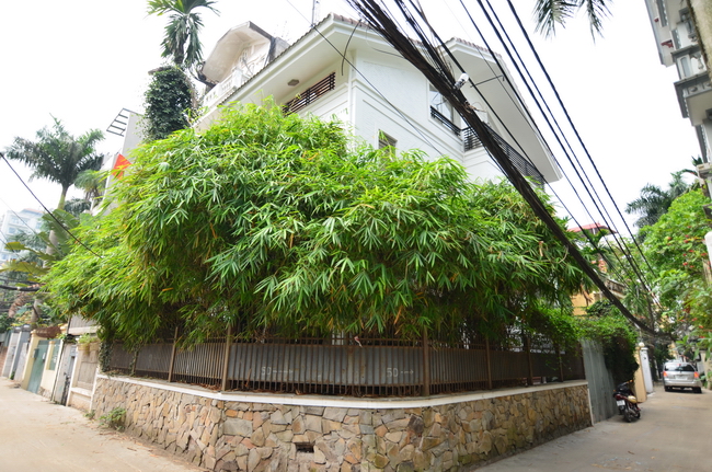 Charming single – family home for rent on Dang Thai Mai street, Tay Ho district, Garage and fully furnished