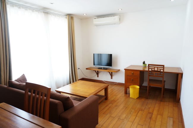Serviced apartment on the high floor of the building in Ngoc Ha village, Ba Dinh district, balcony, hardwood flooring
