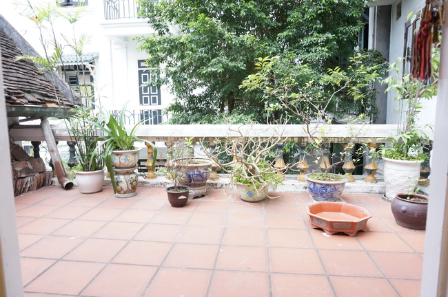 Private large baclony terrace, beautiful one bedroom apartment on Tran Hung Dao street, Hoan Kiem district