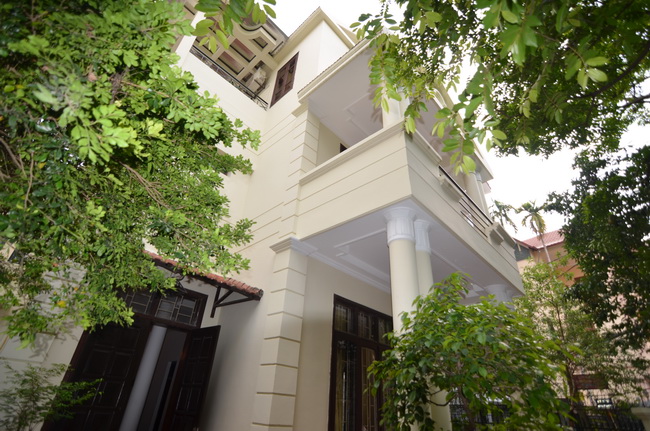 Charming and big gardening house with full furniture on To Ngoc Van street, Tay Ho district, close to the lake