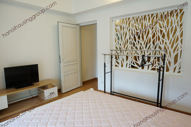 Located on the 5th floor, this beautiful serviced apartment with one bedroom, fully furnished, brightness