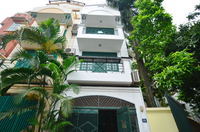 A great house in Nghi Tam village, facing the lake, spacious rooftop terrace, dead end, partly furnished
