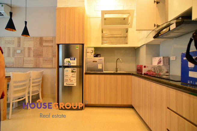 Modern style apartment for rent in Tay Ho has a lot of natural light