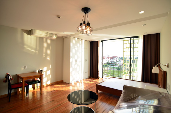 To let brand new apartment on Au Co street, west lake side and lake view, fully furnished, balcony