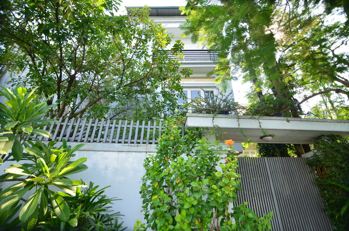 Modern house for rent in Tay Ho facing the west lake