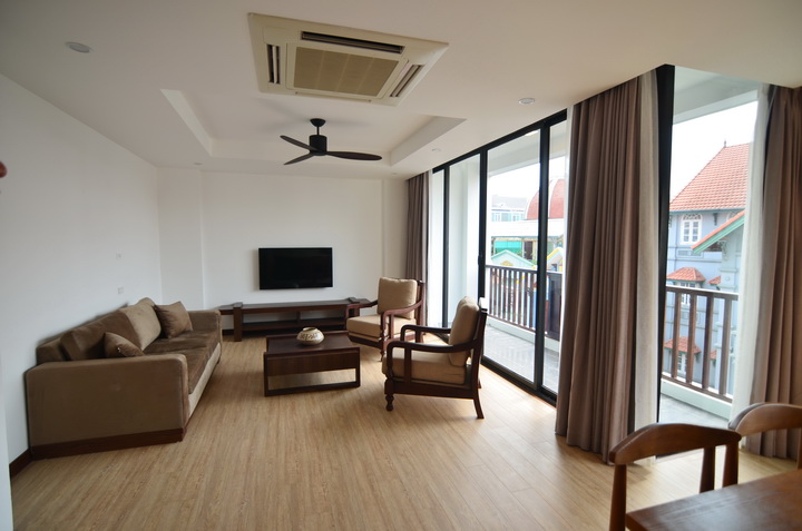 Leasing an apartment for rent in Tay Ho West Lake