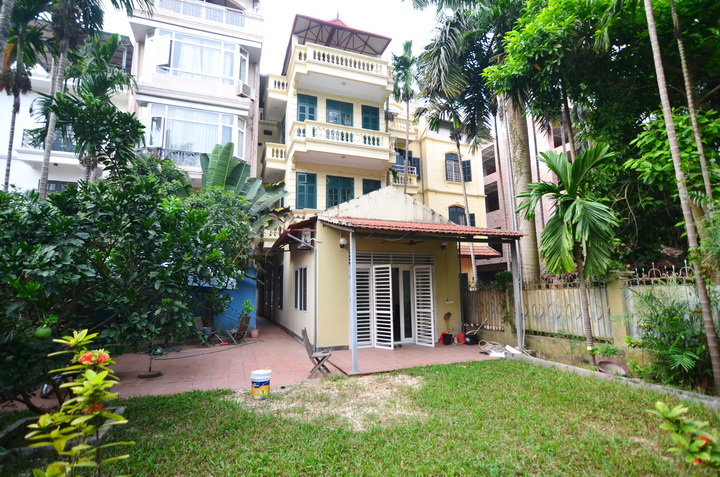House for rent in Tay Ho west lake with a big garden