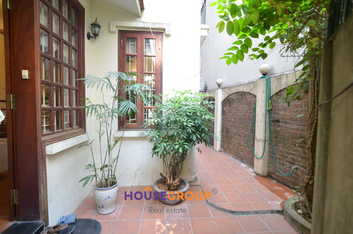 Charm house for rent in Tay Ho on Dang Thai Mai Street