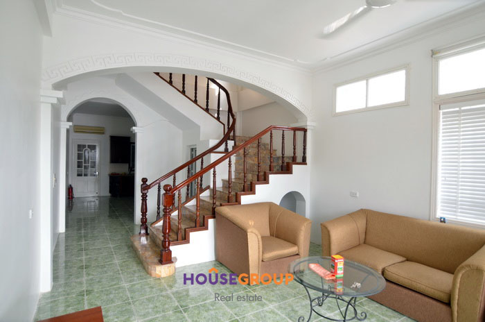 House for rent in Tay Ho facing the west lake in Nghi Tam Village