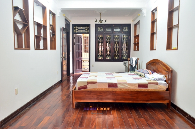 Spacious terrace, furnished house for rent in Ba Dinh