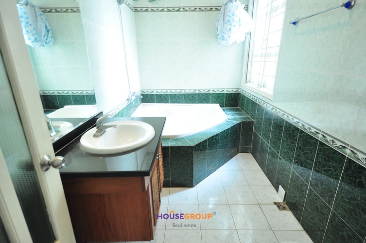 Villa for rent in Tay Ho on Xom Chua Street | Swimming Pool