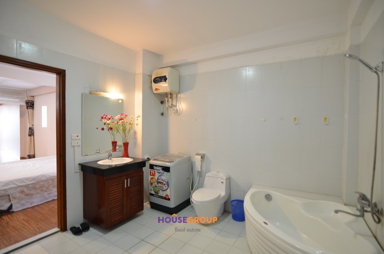 Great lake view apartment for rent in Tay Ho west lake Hanoi