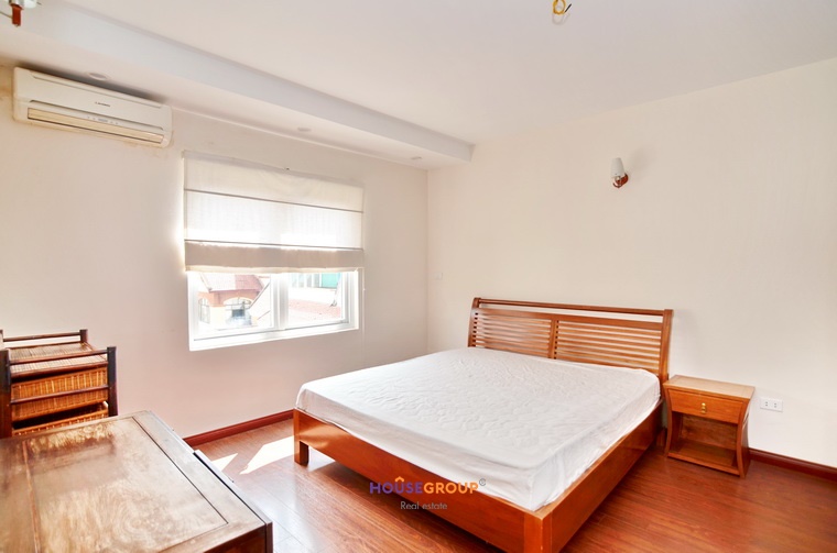 Private a big terrace of apartment for rent in Tay Ho Hanoi and facing the west lake
