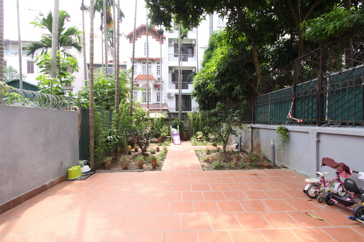 House for rent in Tay Ho, Private a big back yard