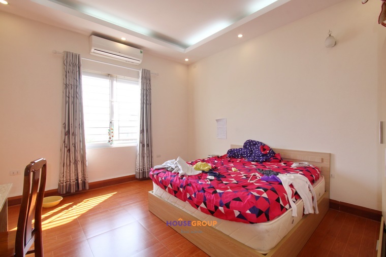 Spacious apartment for rent in Ba Dinh comes with fully furnished