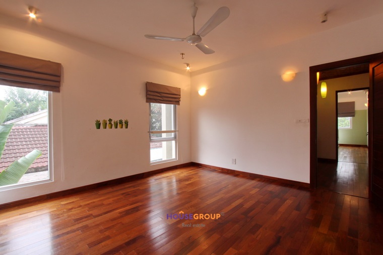 Western style and big swimming pool villa for rent in Tay Ho Hanoi