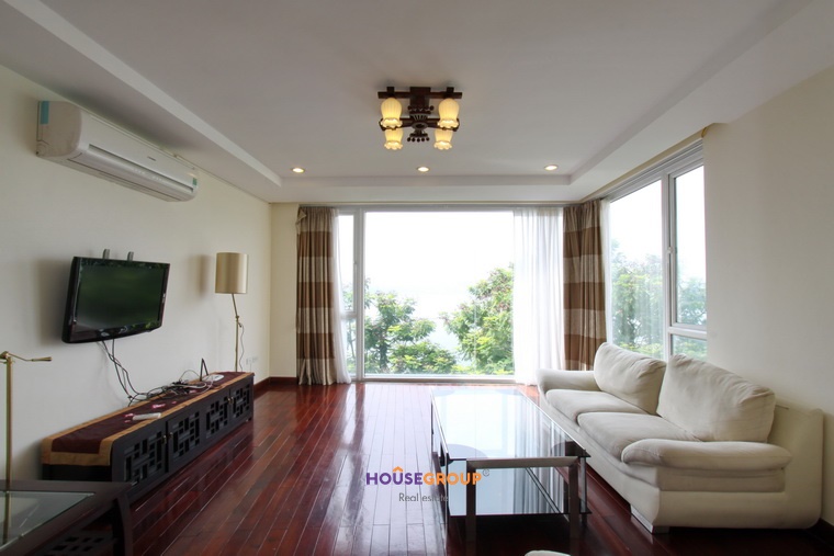 Apartment for rent in Tay Ho facing on the west lake