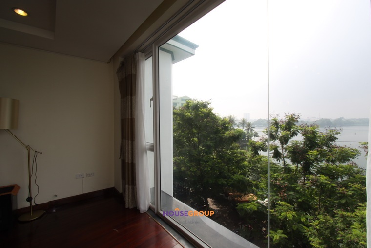 Apartment for rent in Tay Ho facing on the west lake