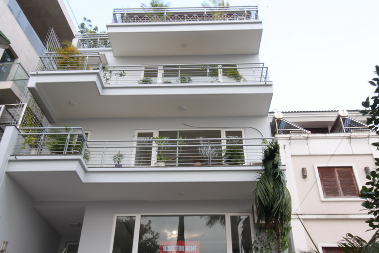 Facing on the lake villa for rent in Tay Ho Hanoi and huge rooftop terrace