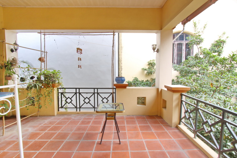 Quiet house for rent in Tay Ho having a big yard and perfect terrace