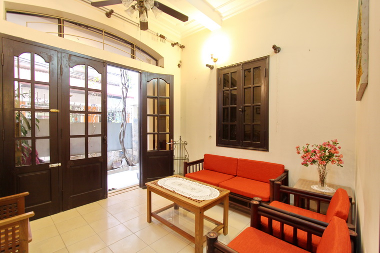 Cosy house in Tay Ho of charm having 3 bedrooms and large terrace