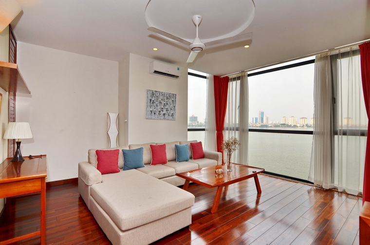 Stunning views on the lake apartment for rent in Tay Ho, Hanoi
