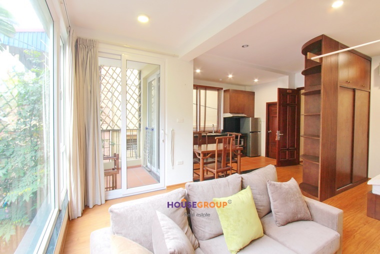 Brightness studio apartment for rent in Tay Ho just 100 m from west lake