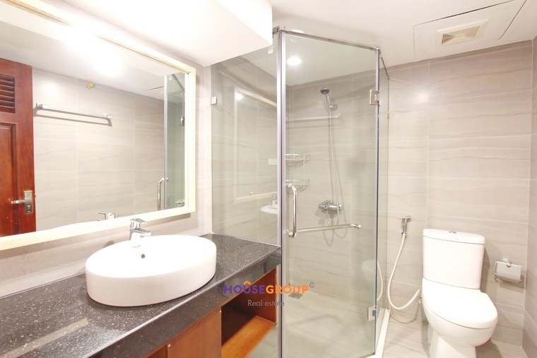 Spacious and beautiful studio apartment for rent in Tay Ho close to West Lake