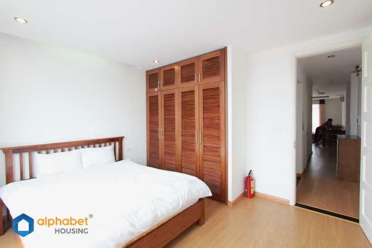 Spacious one bedroom apartment in Ba Dinh located on Van Cao Street