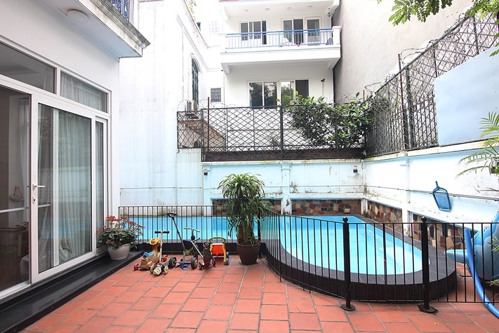 Huge swimming pool villa for rent in Tay Ho having 4 bedrooms and big garden