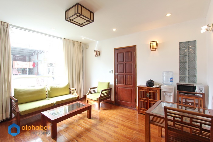 One bedroom furnished apartment in Truc Bach available now