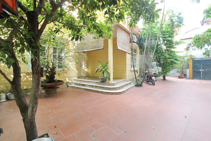 Big courtyard 4 bedrooms house to rent in Tay Ho west lake Hanoi