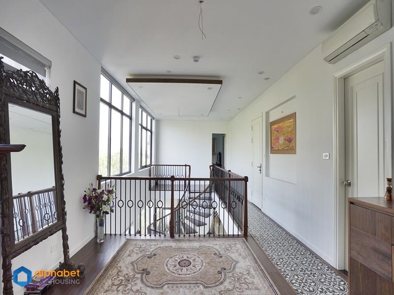 Lake view & great terrace serviced duplex apartment to rent on Vong Thi Street