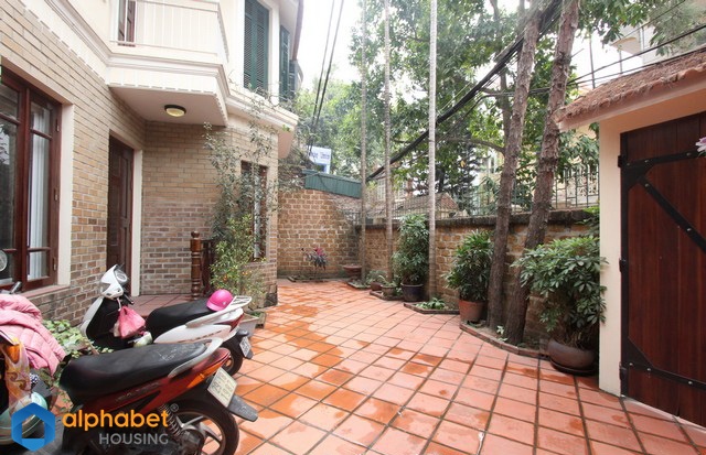 Garden villa for rent in Tay Ho having 04 bedrooms nearby west lake
